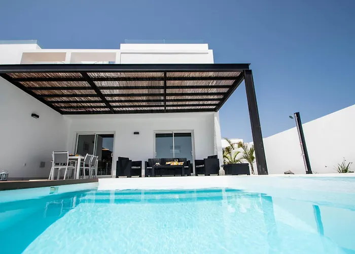 Serena 38 - Heated Pool, Sea Views, Ac, High Speed Internet *