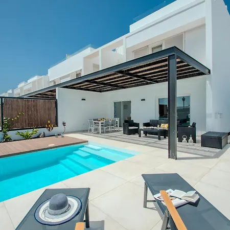 Serena 38 - Heated Pool, Sea Views, Ac, High Speed Internet Villa Playa Blanca
