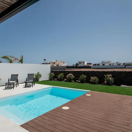 Serena 38 - Heated Pool, Sea Views, Ac, High Speed Internet Villa Playa Blanca (Lanzarote)