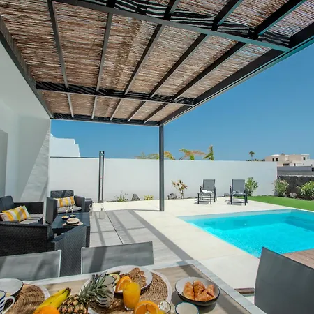 Serena 38 - Heated Pool, Sea Views, Ac, High Speed Internet * Playa Blanca (Lanzarote)