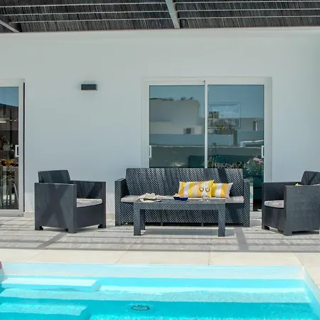 Villa Serena 38 - Heated Pool, Sea Views, Ac, High Speed Internet *