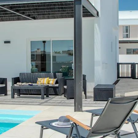 Serena 38 - Heated Pool, Sea Views, Ac, High Speed Internet * Playa Blanca (Lanzarote)