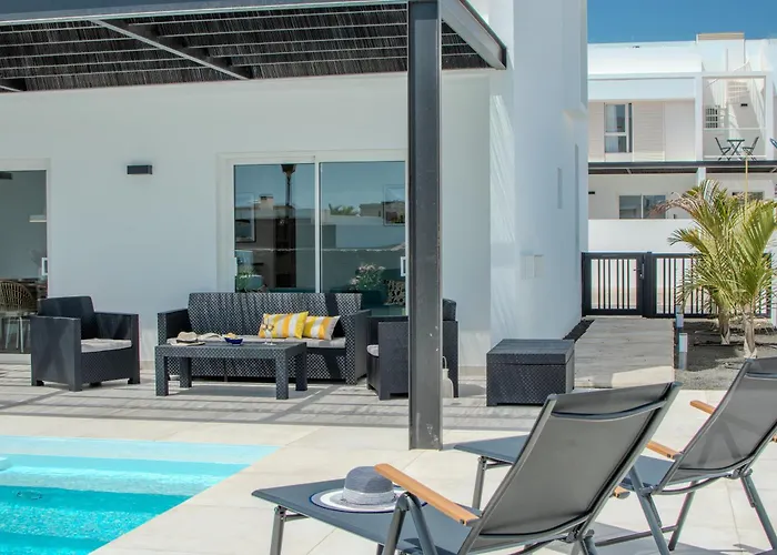 Serena 38 - Heated Pool, Sea Views, Ac, High Speed Internet * Playa Blanca