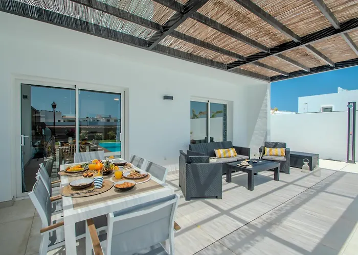 Serena 38 - Heated Pool, Sea Views, Ac, High Speed Internet 빌라 플라야블랑카